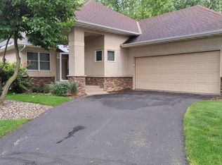 991 Nine Mile Cv E, Hopkins, MN 55343