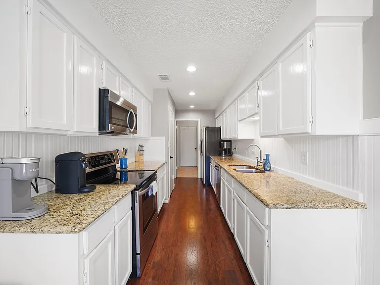 2239 Highland Hills Dr — Photo 11