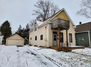 922 N 15th St, Manitowoc, WI 54220