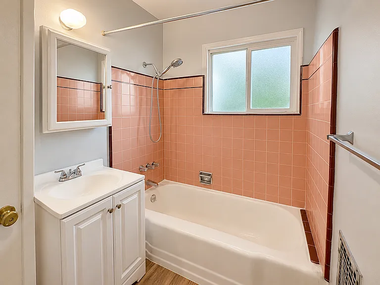 664-670 S Eremland Dr — Photo 15