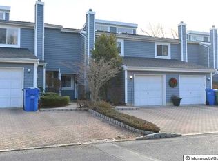28 Rambling Meadows Ct, Tinton Falls, NJ 07724