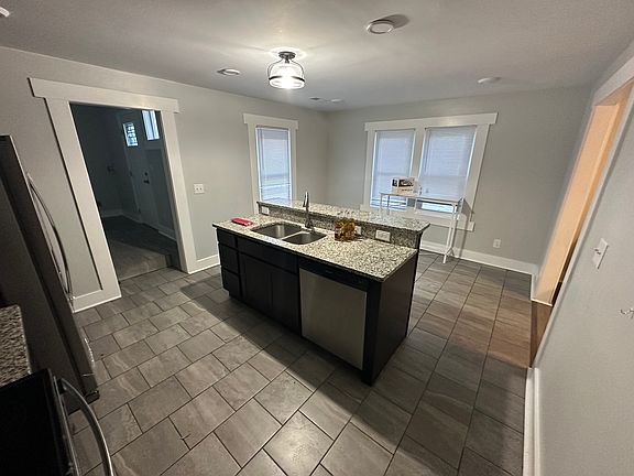 4th image of 740 Oakdell Ave #740