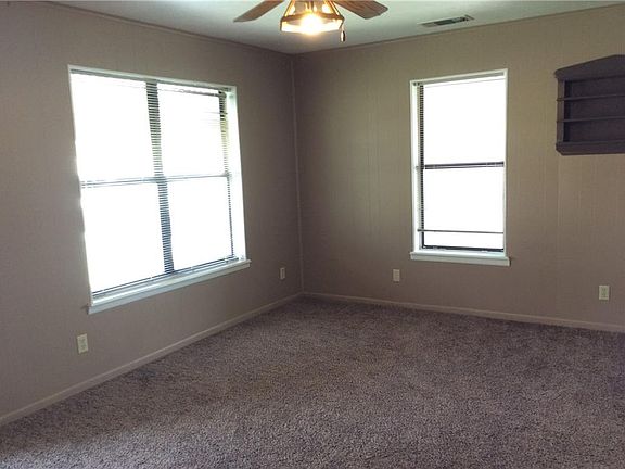 4th image of 110 Central Dr