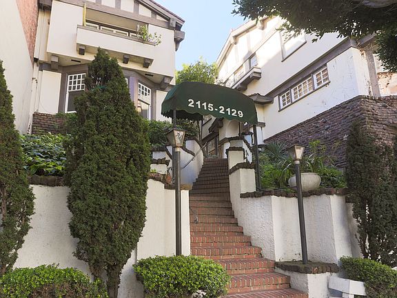 3rd image of 2115 Hyde St #2129