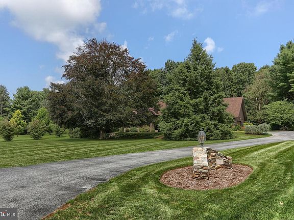 4th image of 1801 Fieldcrest Rd