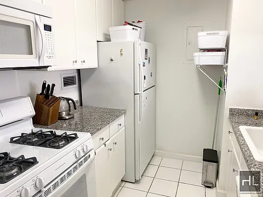 Rented by Highline Residential | media 61