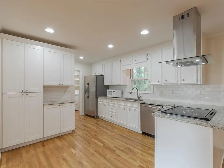 1110 Grimes Bridge Rd — Photo 10