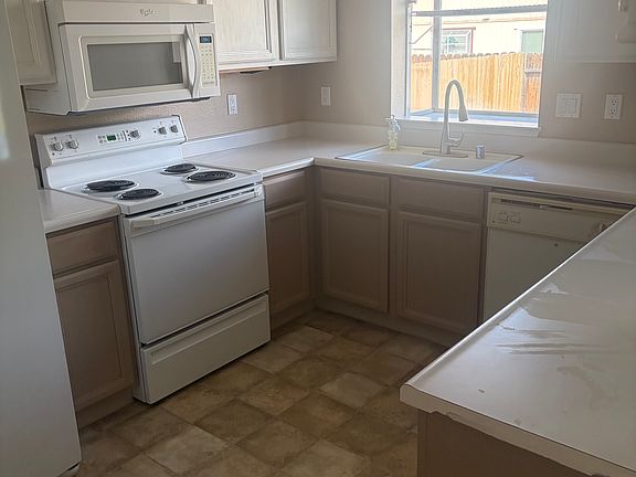 3rd image of 114 N Pointe Cir