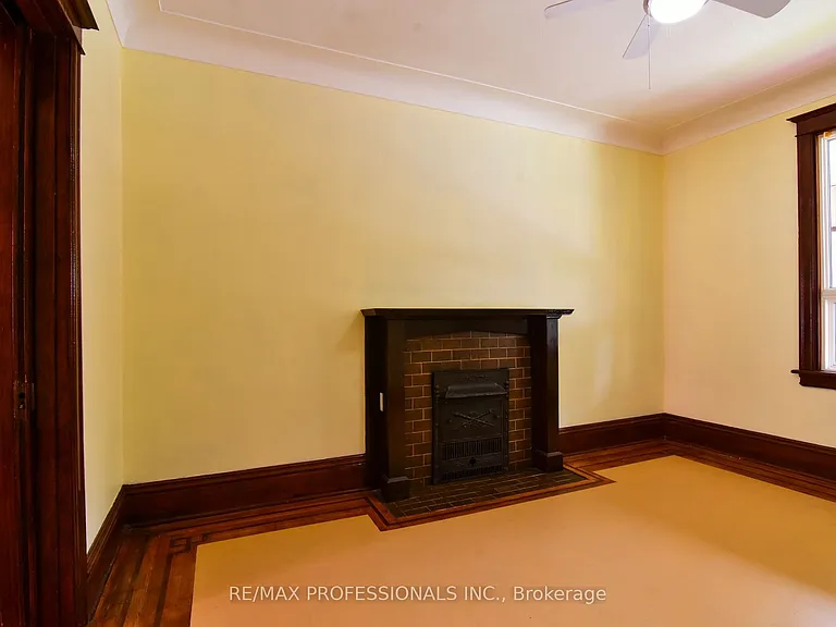49 Spadina Ave — Photo 4