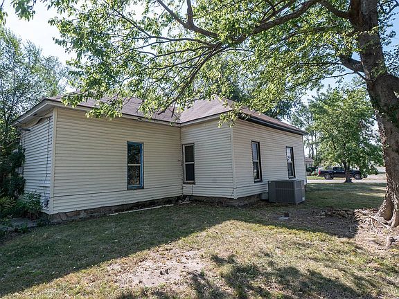 5th image of 922 Wisconsin St