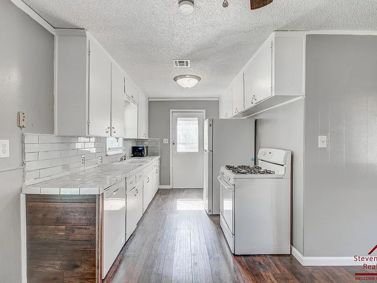 1806 NW Lincoln Ave — Photo 13