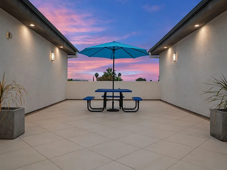 4960 Sepulveda Blvd — Photo 3