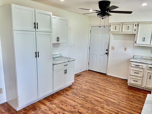 4th image of 205 Brooks Dr