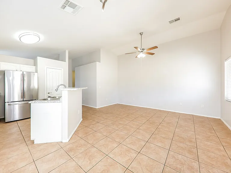 2030 E Wahalla Ln — Photo 5