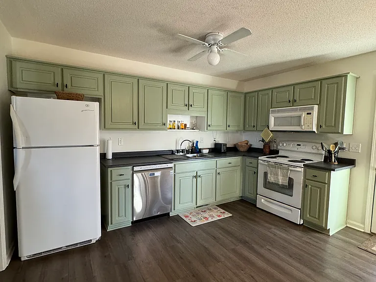 1519 E Calhoun St — Photo 16