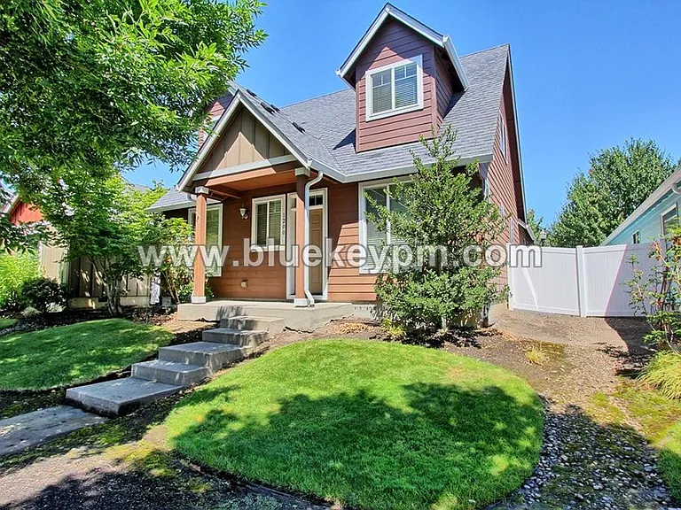1200 SE Rasmussen Blvd — Photo 1