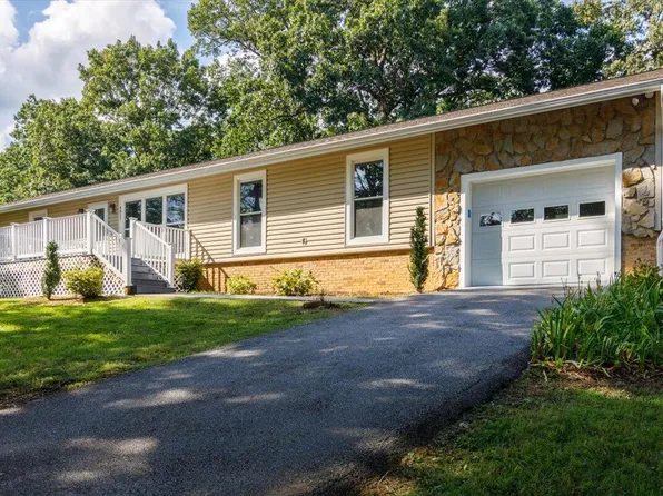 4857 Warrior Dr, Salem, VA 24153