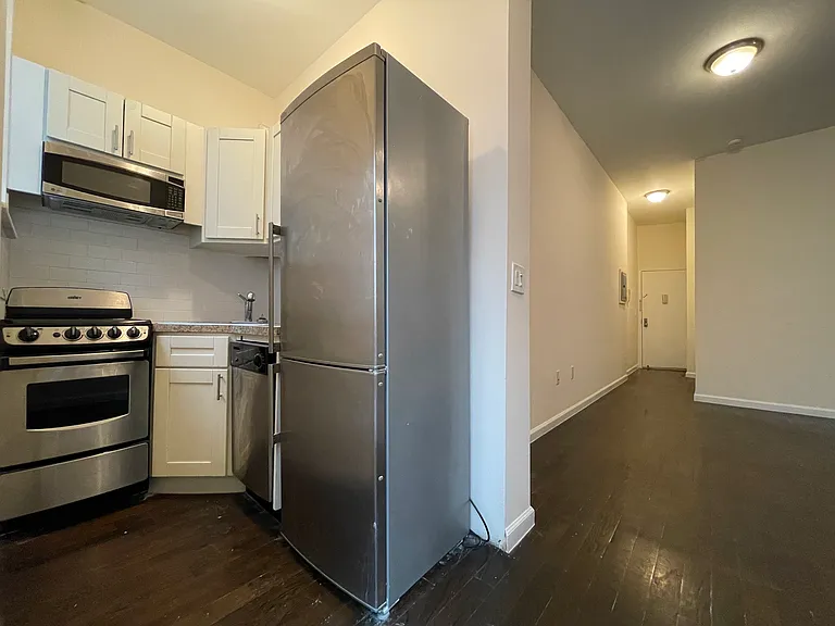 513 E 82nd St #1B — Photo 3