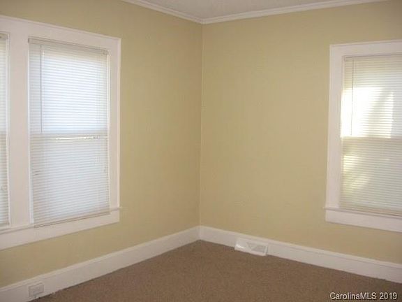 4th image of 1078 Surry Ln