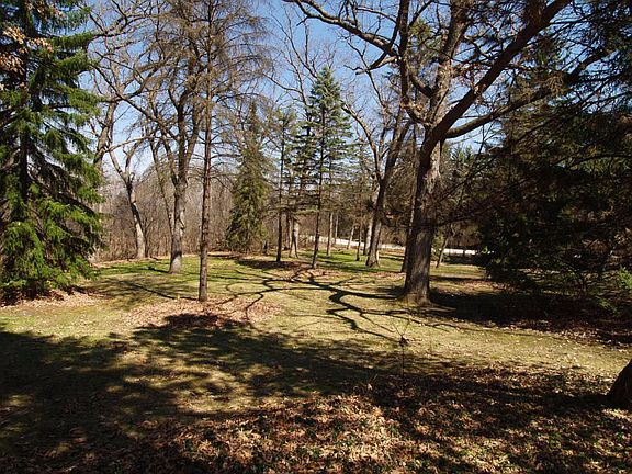 2nd image of W237N549 Oakridge Dr