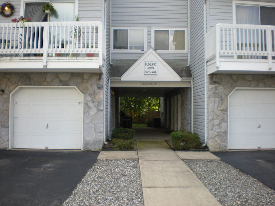 1st image of 1004 Scarlet Oak Ave