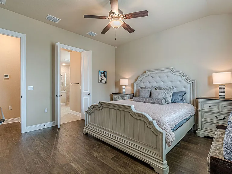 115 Laughing Pear Cv — Photo 23