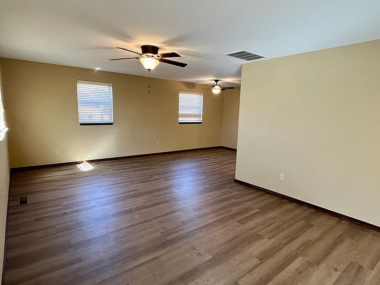 229 E Lincoln Ave — Photo 13
