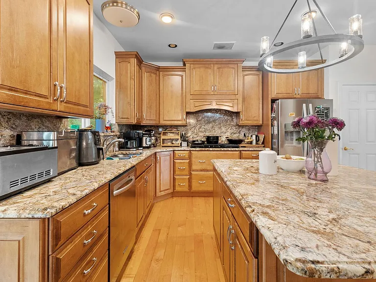 16611 Highland Summit Dr — Photo 35