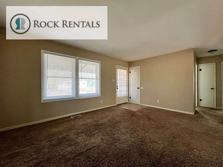 15 Sunset Dr — Photo 2