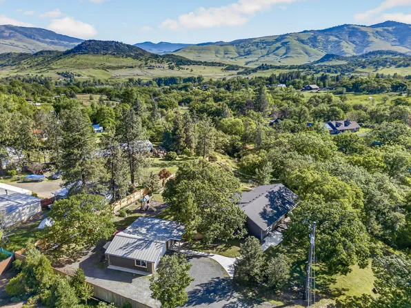 10 Velna Way, Ashland, OR 97520