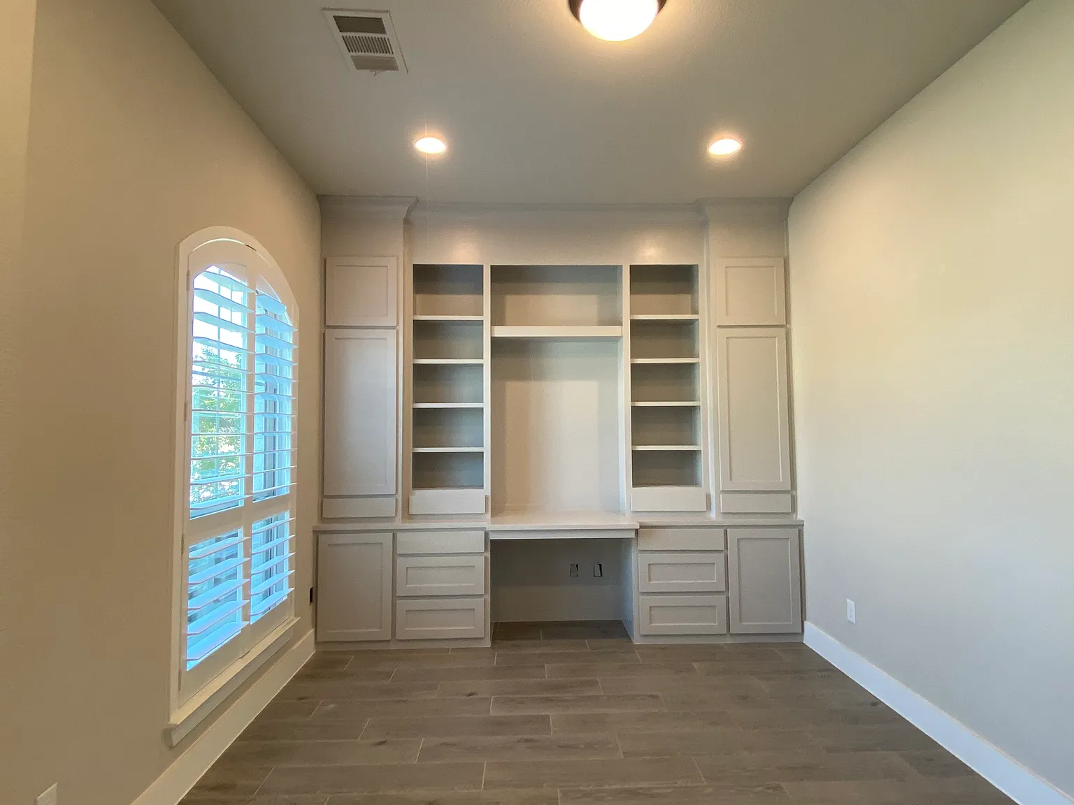 4 bed, 3.5 bath, 3118 sqft, $3,700 — Photo 4