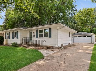 2808 78th St, Urbandale, IA 50322