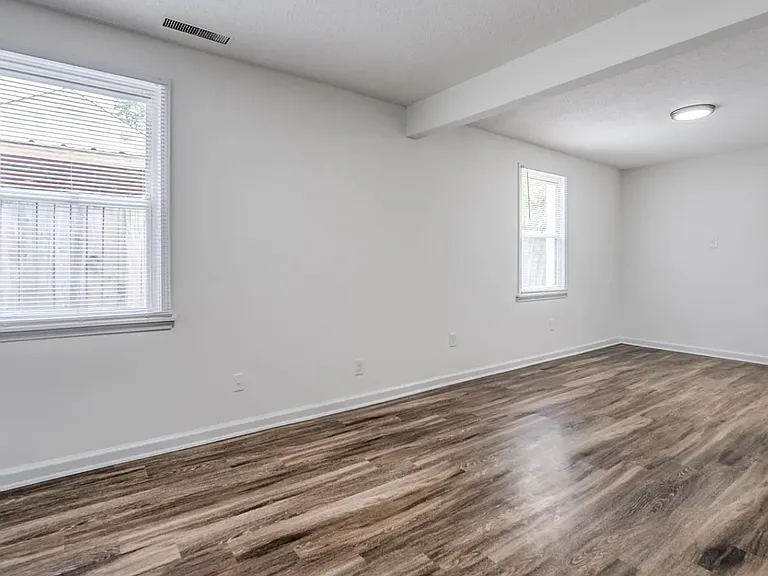 1079 Larry Ln — Photo 24
