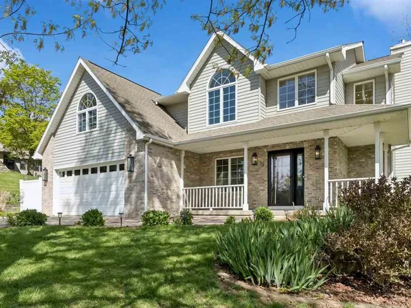 32 High Circle Dr NE, Iowa City, IA 52240