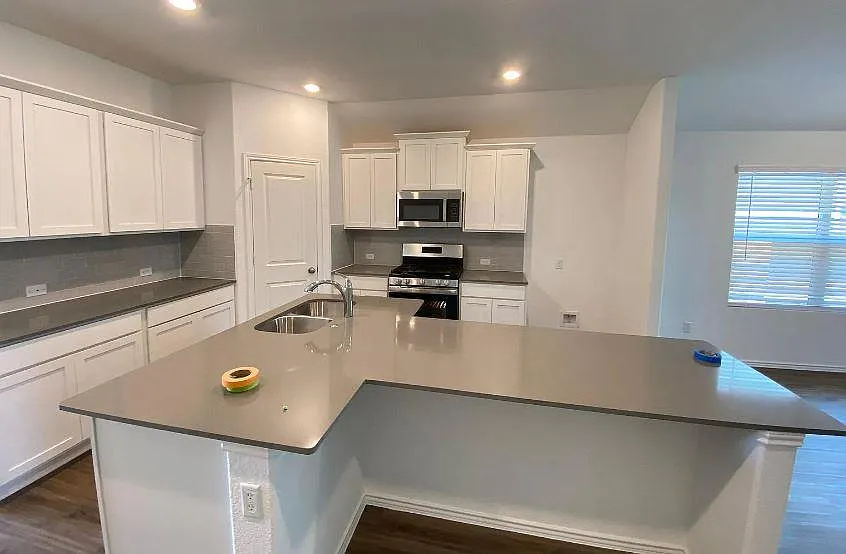 4 bed, 3.0 bath, 1971 sqft, $2,199 — Photo 3