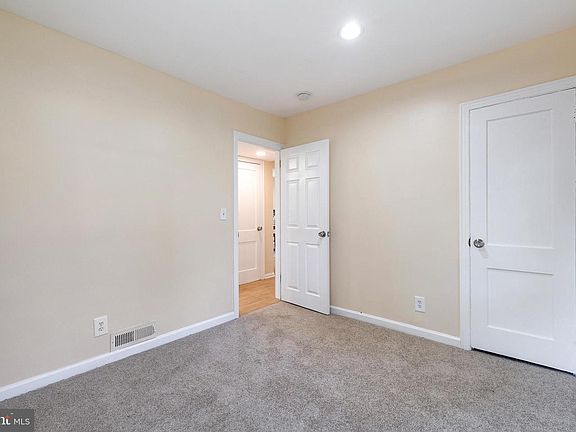 5th image of 6807 Elmhurst St