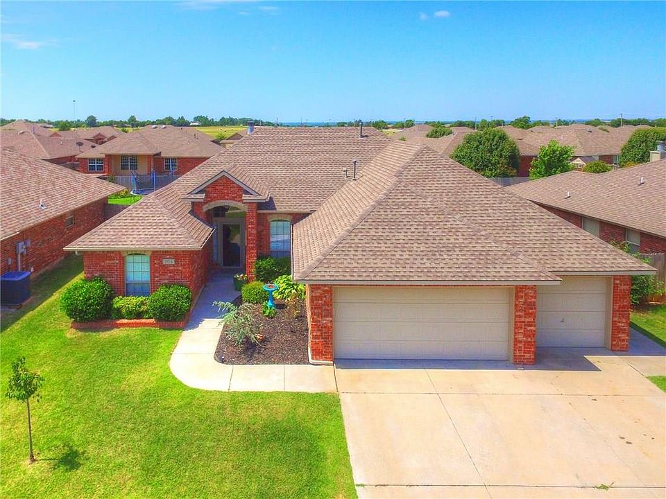 1st image of 704 SW 160th St