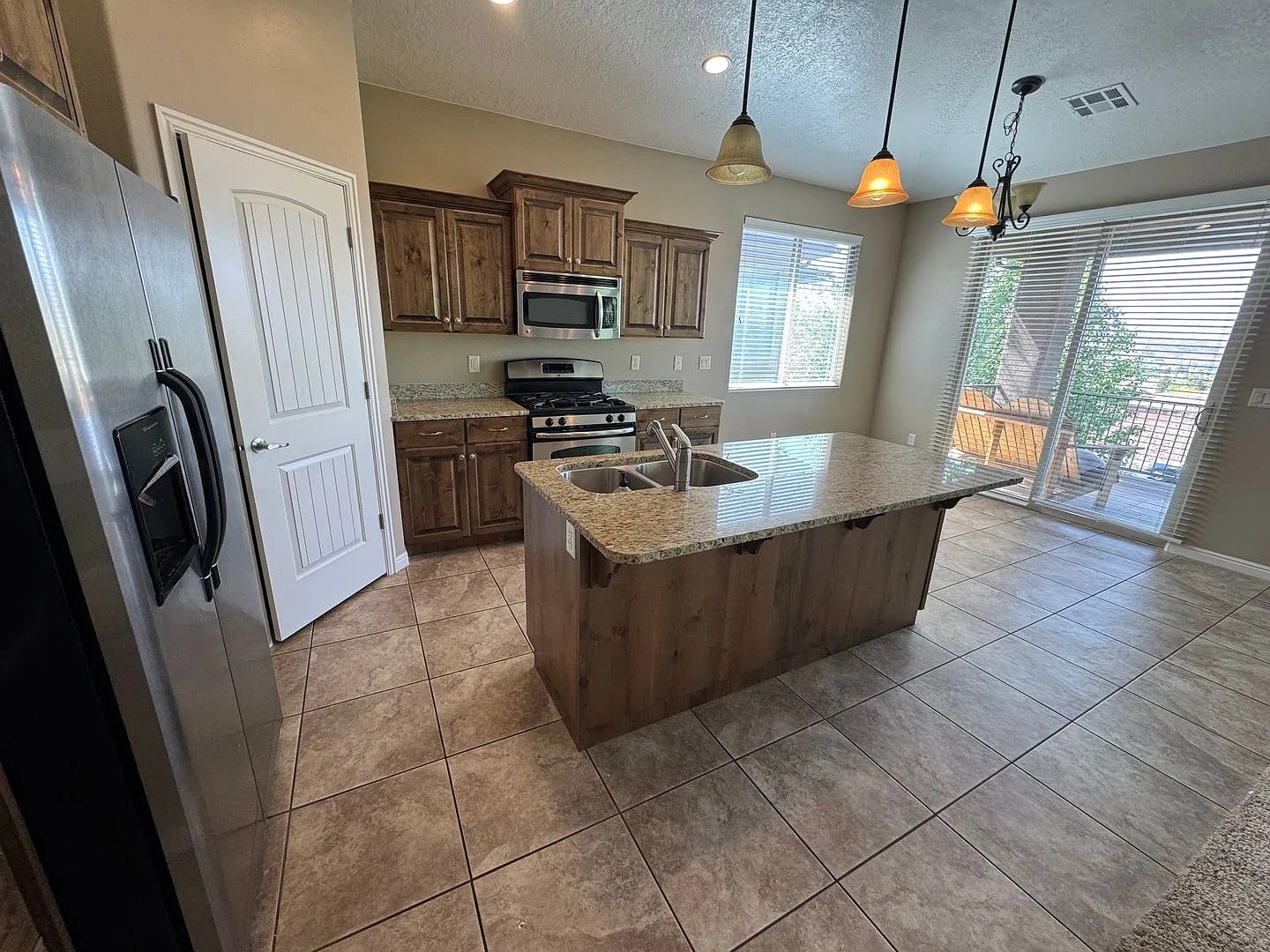 Highly Desirable Lakota Ridge! Quiet neighborhood 1-month free rent! — Photo 4