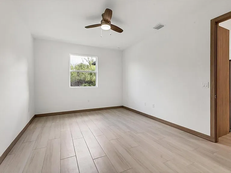405 Sunset Rd N — Photo 24