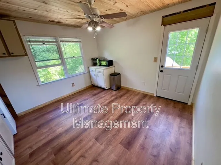 129 Darby St — Photo 4