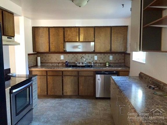 4th image of 1062 SW 18th St