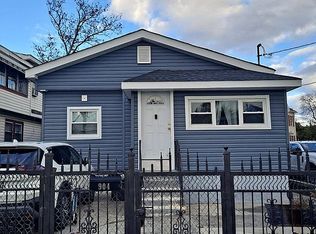 904 Harding Park, Bronx, NY 10473