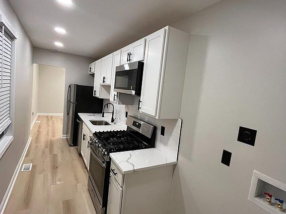 2nd image of 5000 Belair Rd #1