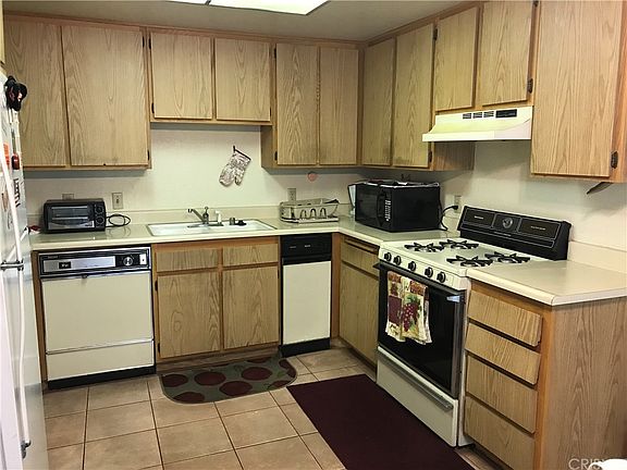 3rd image of 21037 Gault St Unit 3