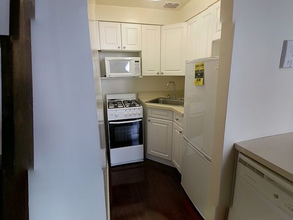 2nd image of 113 W 85th St APT B