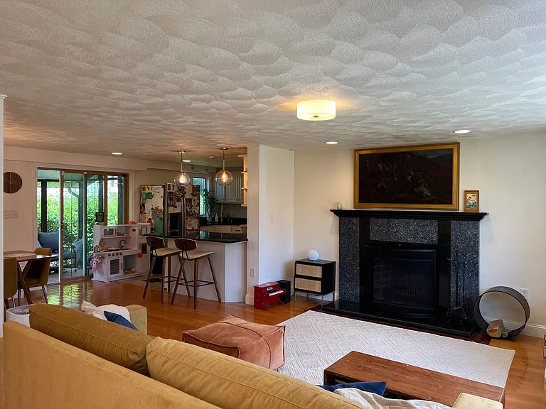 11 Garrison Rd — Photo 3