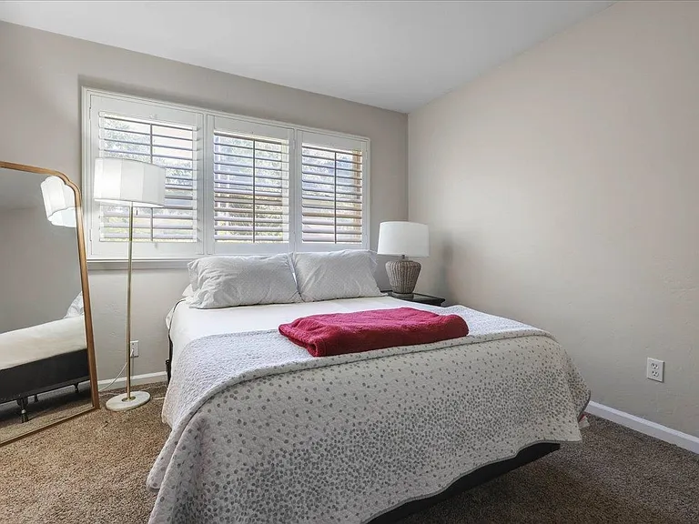 517 E Jefferson St #45 — Photo 24