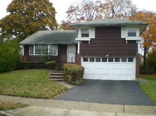 85 Narwood Rd, Massapequa, NY 11758