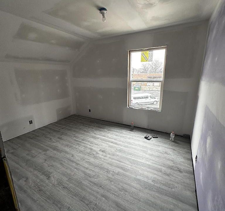 2nd image of 1009 Hilker PLACE