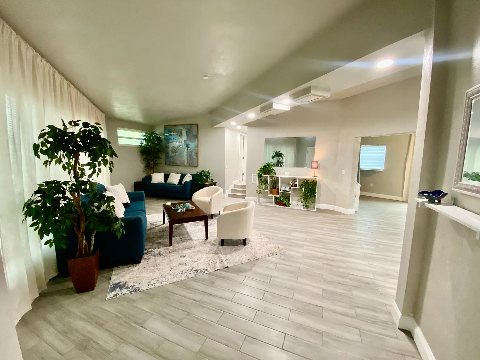 3 bed, 2300 sqft, $4,300 — Photo 3